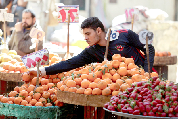 Egypt inflation edges down